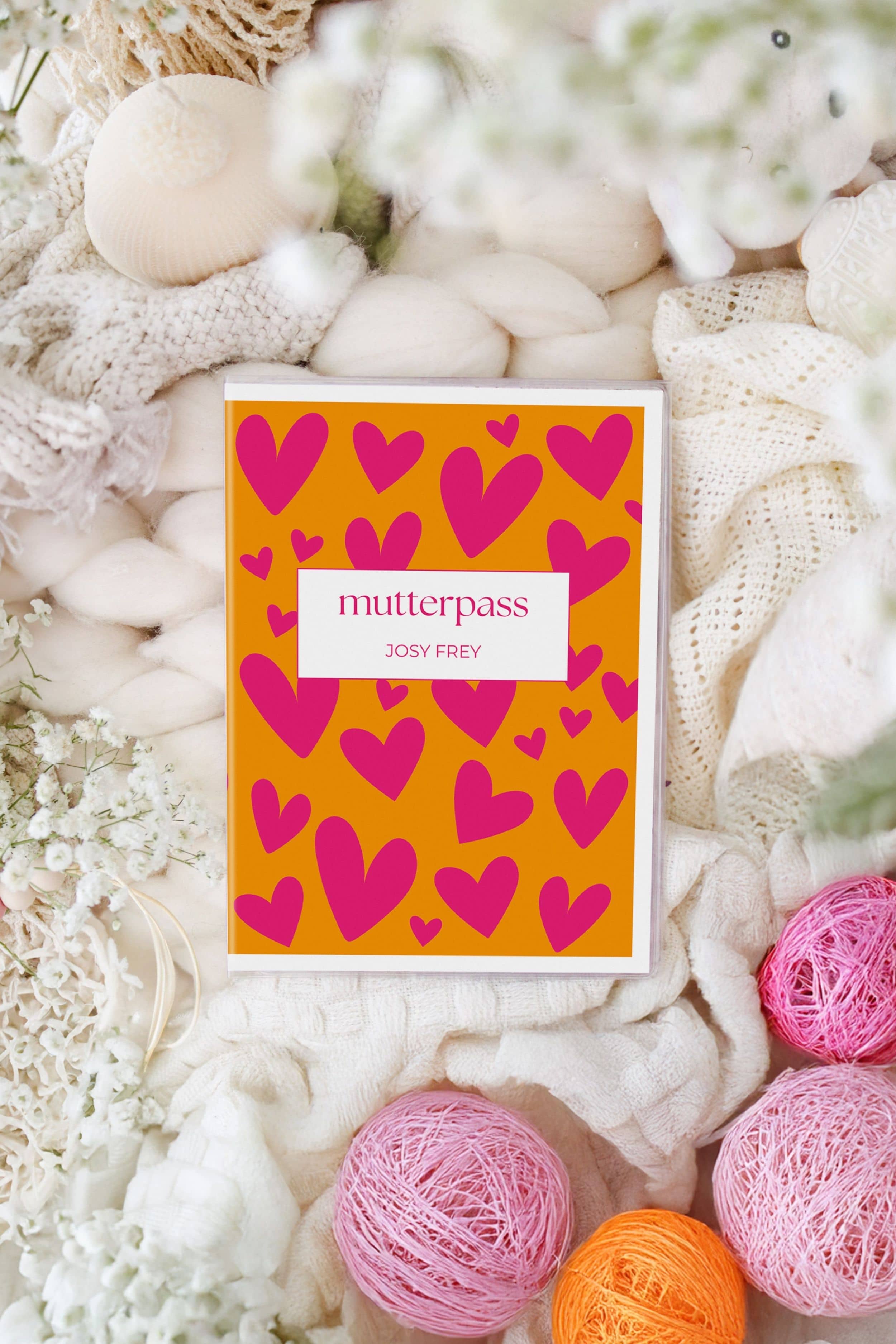 Mutterpasshülle personalisiert orange pink Herzen hearts Geschenk JoliCoon