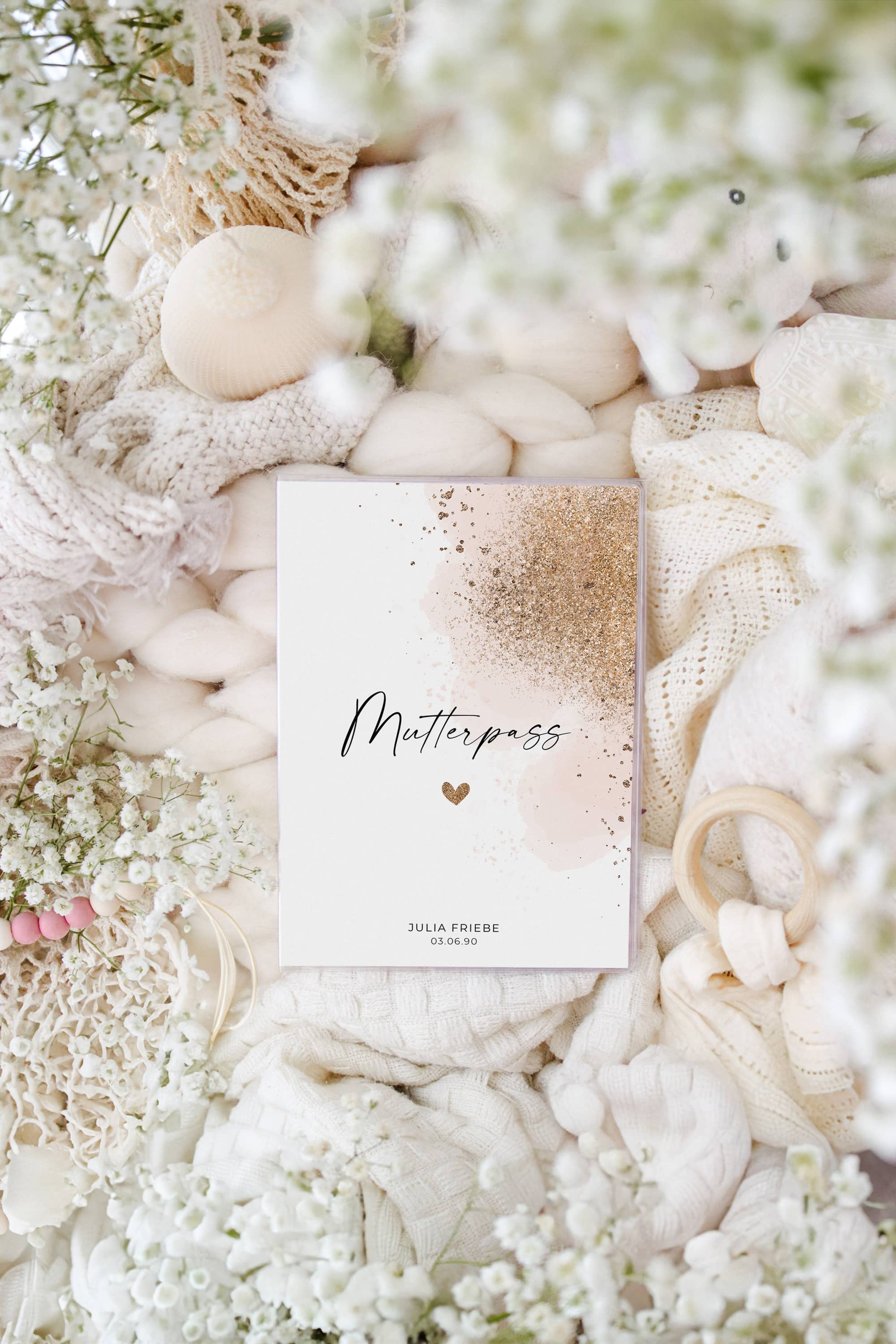 stilvolle mutterpasshülle personalisiert mit Namen für den Deutschen Mutterpass von JoliCoon